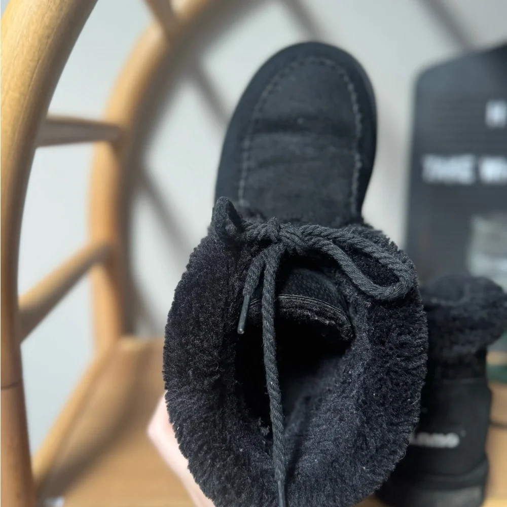 Lamo Women's Black Winter Boots with Plush Lining